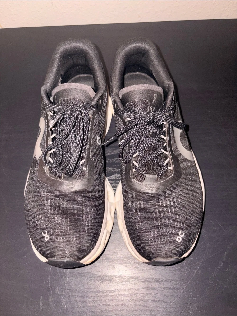 On Clouds monsters Black and White Cloud-style Sneakers